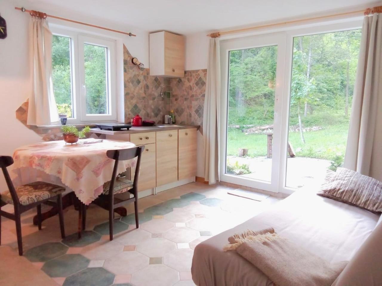 Art House Tufi Appartement Bistrica ob Sotli Buitenkant foto